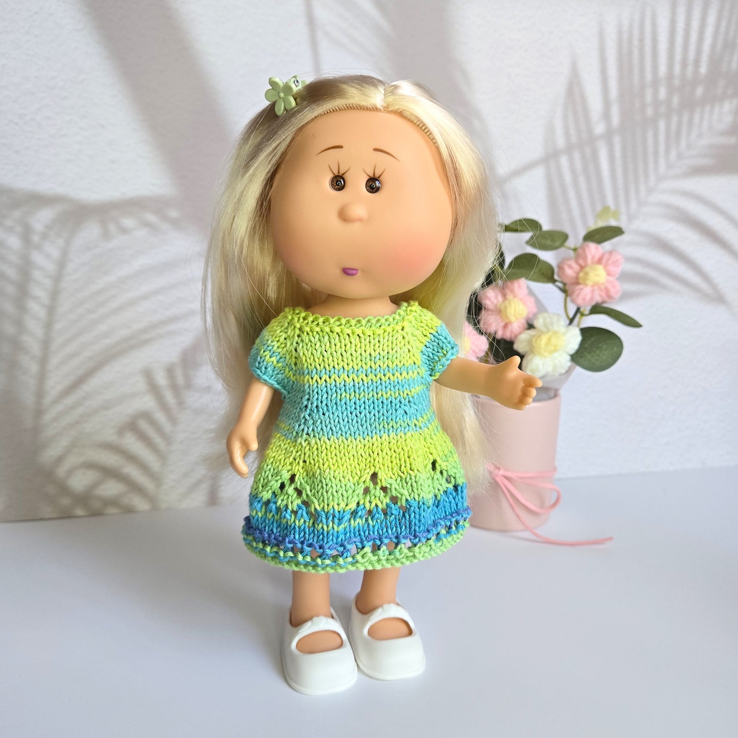 Modèle tricot poupée Little Mia, robe Florette vêtements poupée
